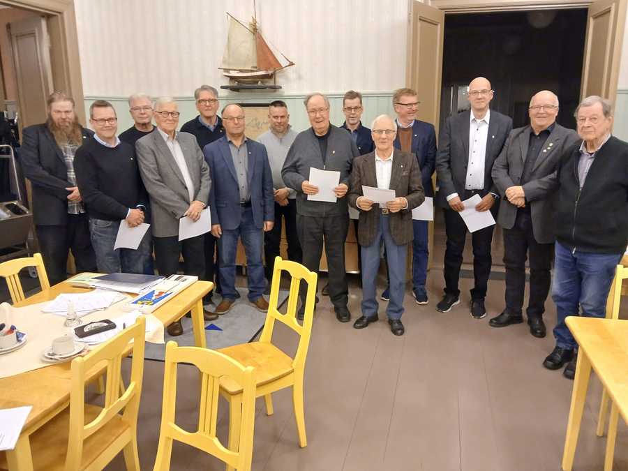 Piirin 1VDG Jorma Koivuniemi vieraili LC Lohtaja klubilla ja välitti samalla kansianvälisen presidentin tervehdyksen jäsenille.Heidän joukossaan oli perustajajäsen Heikki Säätelä joka on ollut jäsenenä 60 vuotta ja on jo 91.vuotias.